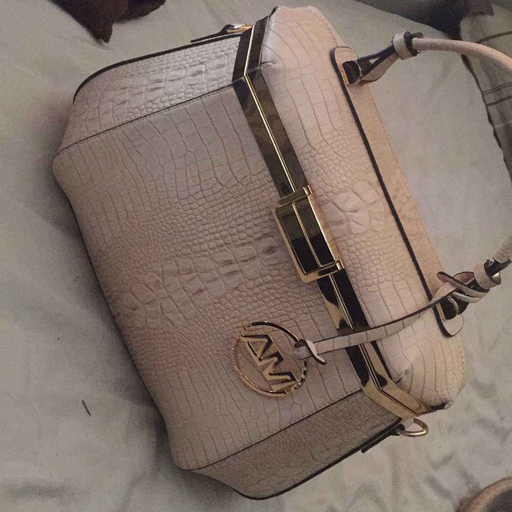 Am beige purse